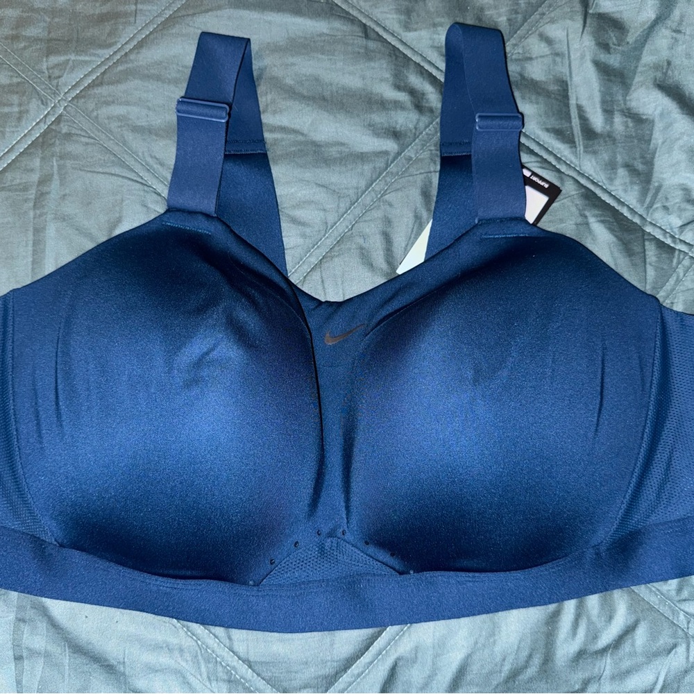 Nike women’s plus size sports bra